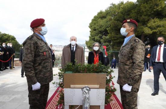  أشرفت رئيسة الحكومة السيدة نجلاء بودن رمضان رفقة الوزير الأول ووزير المالية الجزائري السيد أيمن عبد الرحمان صباح اليوم الثلاثاء 8 فيفري 2022 على احياء الذكرى 64 لأحداث ساقية سيدي يوسف.