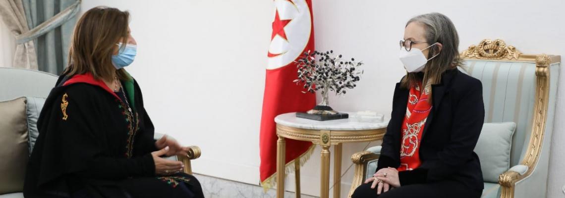  التقت رئيسة الحكومة السيدة نجلاء بودن رمضان صباح اليوم بقصر الحكومة بالقصبة، رئيسة الاتحاد الوطني للمرأة التونسية السيدة راضية الجربي.